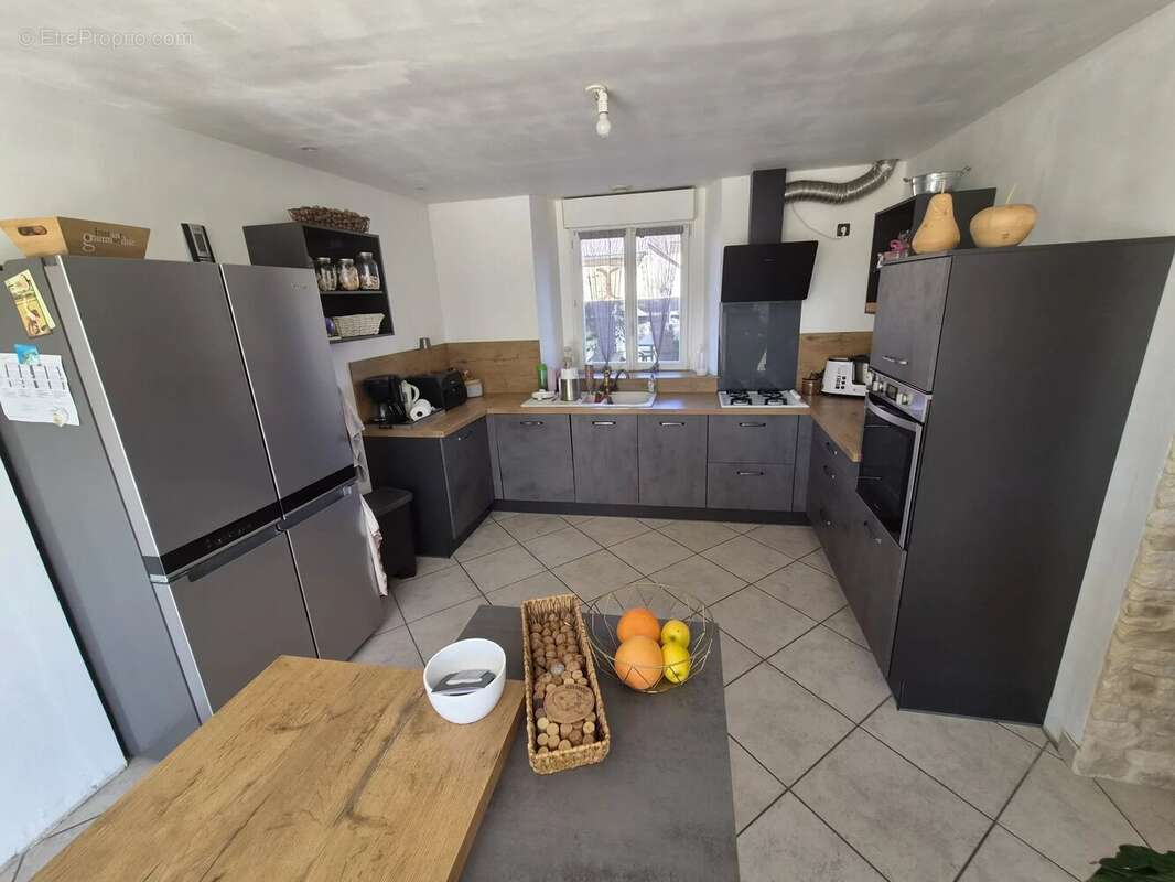 Fermette entierement renovee de 190 m2 sur un terrain de 5200 m2 avec piscine - photo 4