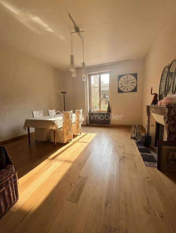 Maison à LUSSAC-LES-CHATEAUX