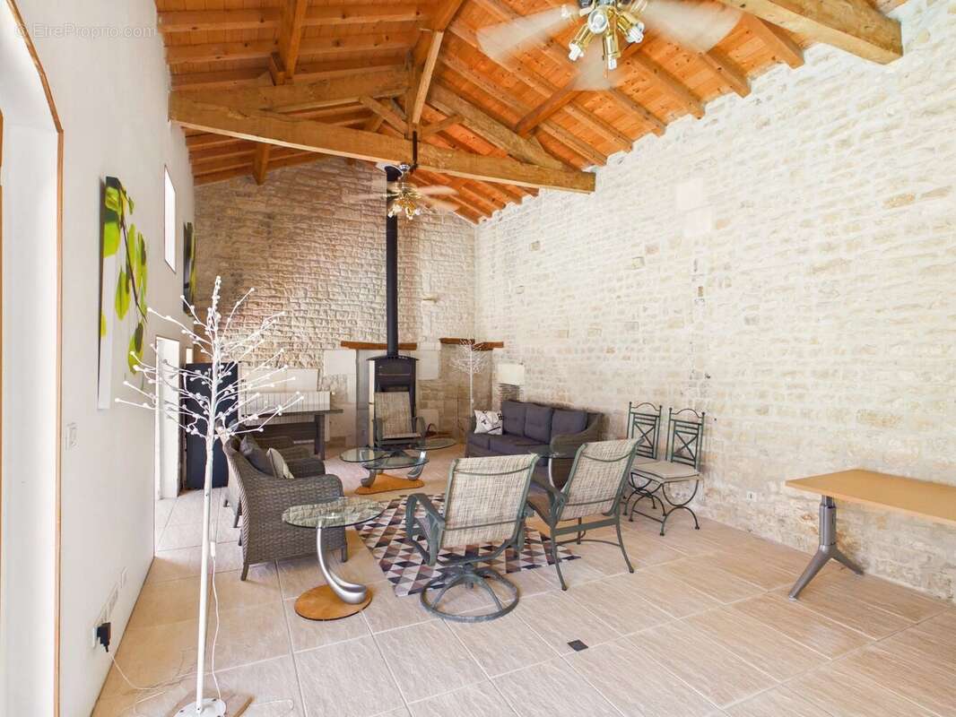 Superbe Maison de Maître avec Piscine Chauffée, Maison d'Amis et Jardins Privés - photo 9