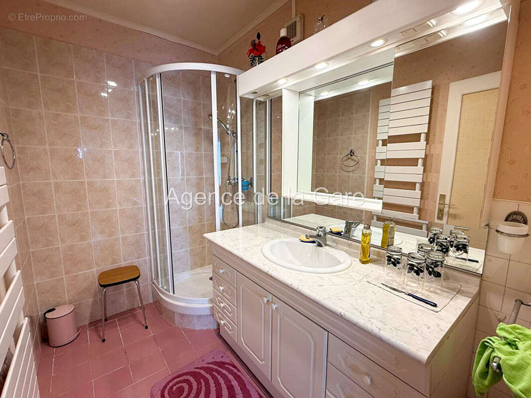 Appartement à SARTROUVILLE
