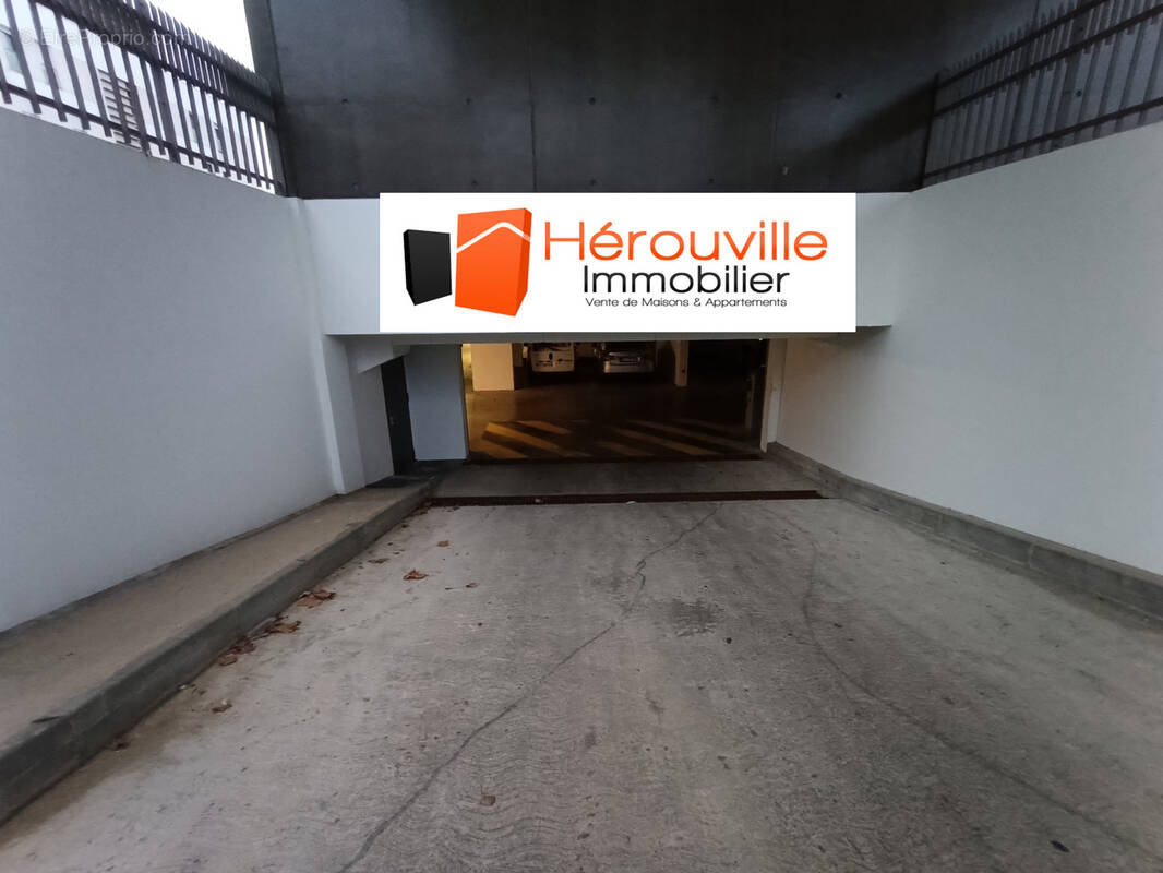 Parking à HEROUVILLE-SAINT-CLAIR