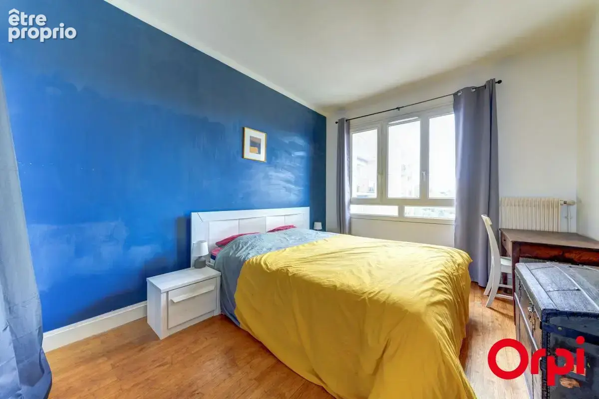 CALUIRE CENTRE BOURG - T3 de 79 m² avec vue dégagée - photo 8