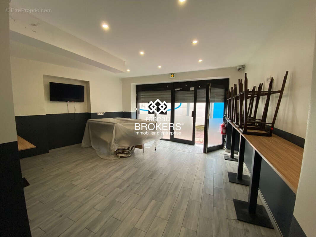 RDC - Commerce à SAINT-MAUR-DES-FOSSES