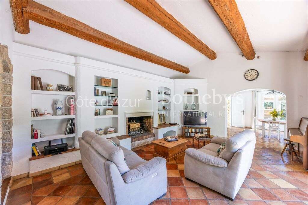 Maison à ROQUEFORT-LES-PINS