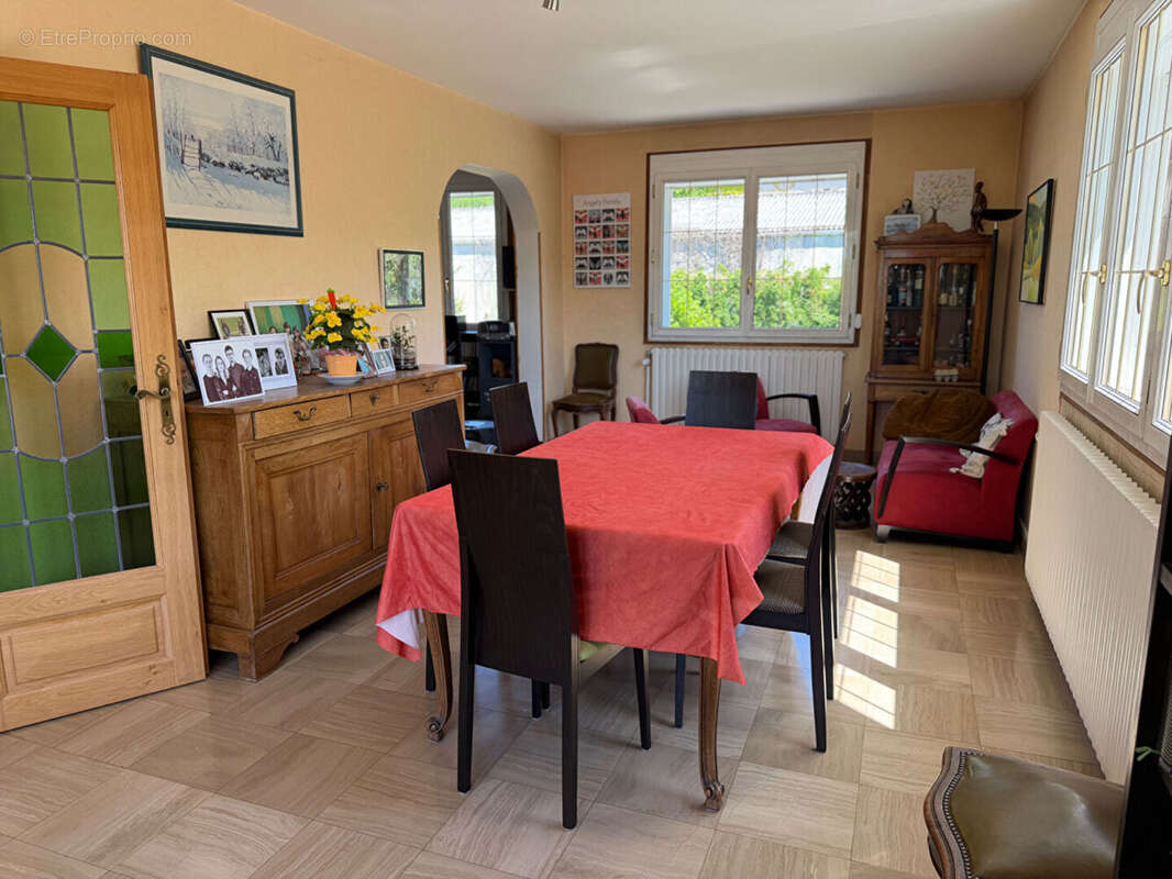 Maison à POLIGNY