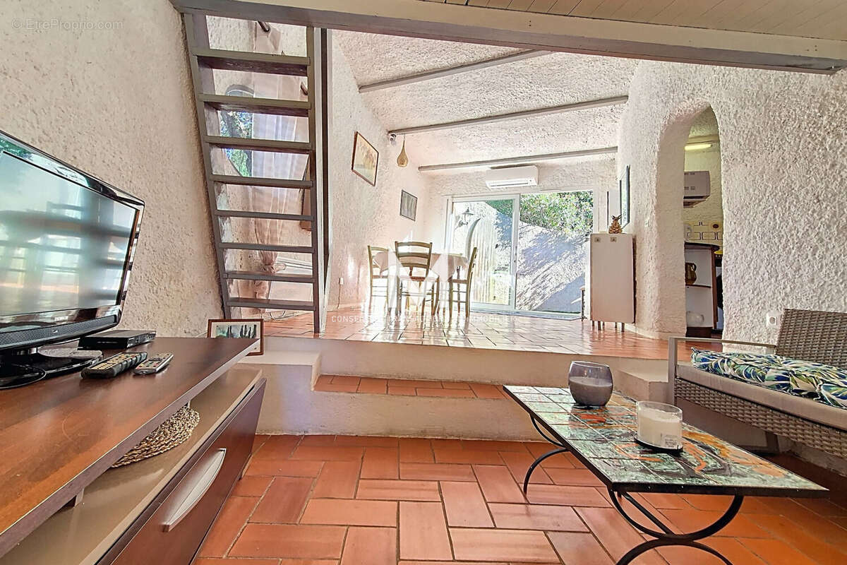 Maison à PLAN-DE-LA-TOUR