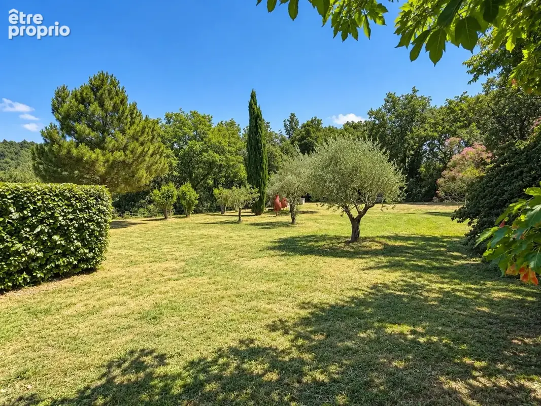 ROGNES (13) Élégante propriété Provençale de 170 m2 avec piscine et garage terrain de 5220 m2 - photo 17