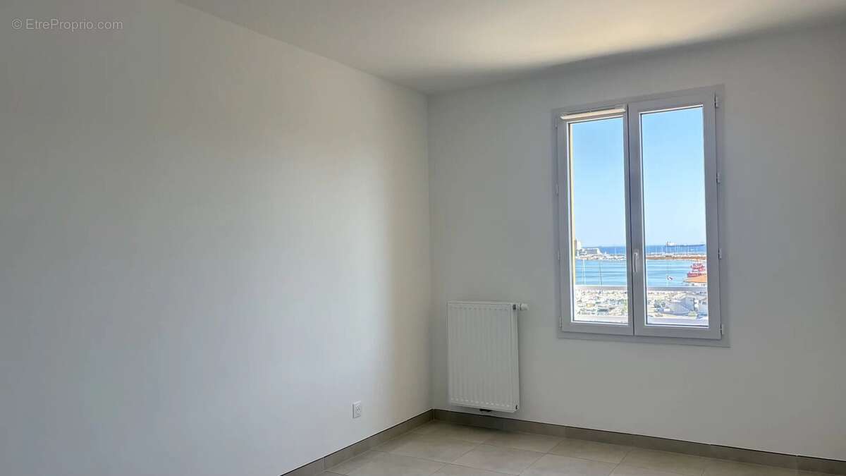 Appartement Type 3  Etat Neuf avec vue mer et port – Terrasse, parking, résidence sécurisée – Port-de-Bouc - photo 10