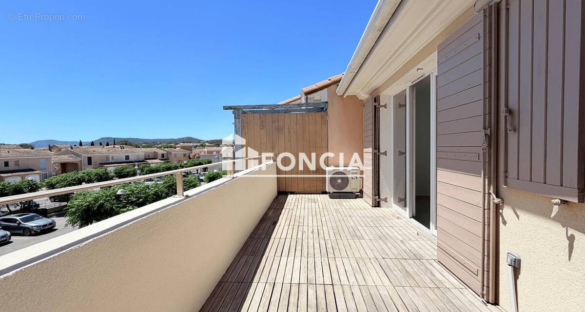Appartement à COGOLIN