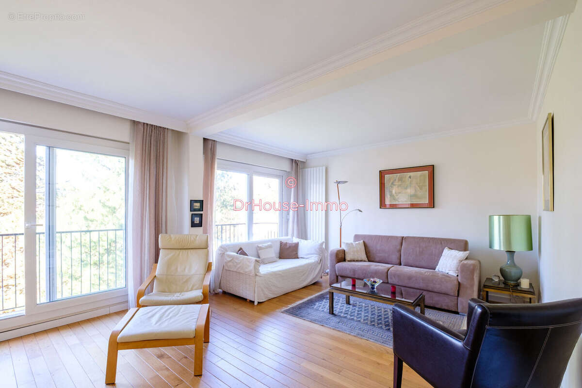 Appartement à VILLE-D'AVRAY