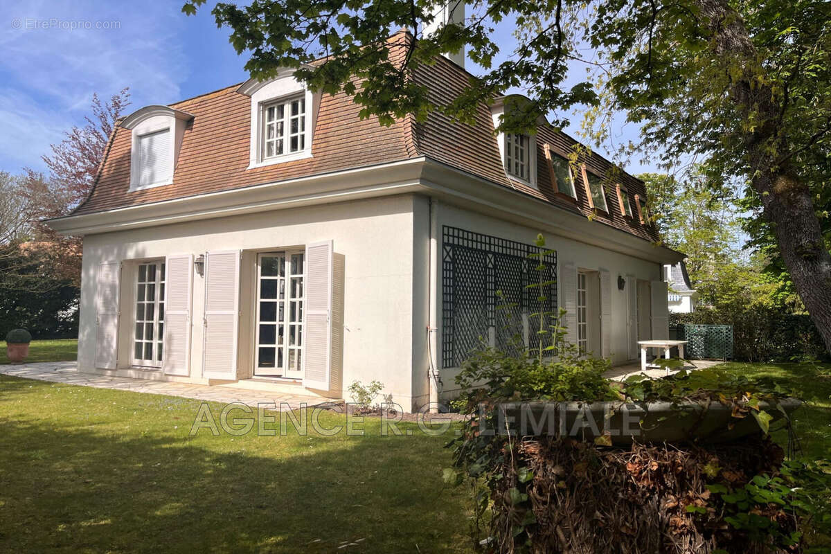 Maison à MAISONS-LAFFITTE