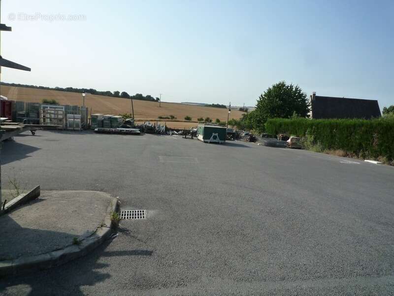 Dpt Aisne (02), LA CROIX SUR OURCQ  à vendre ensemble immobilier professionnel  1170 m2 ateliers et bureaux sur 3000 m2 de terra - photo 4