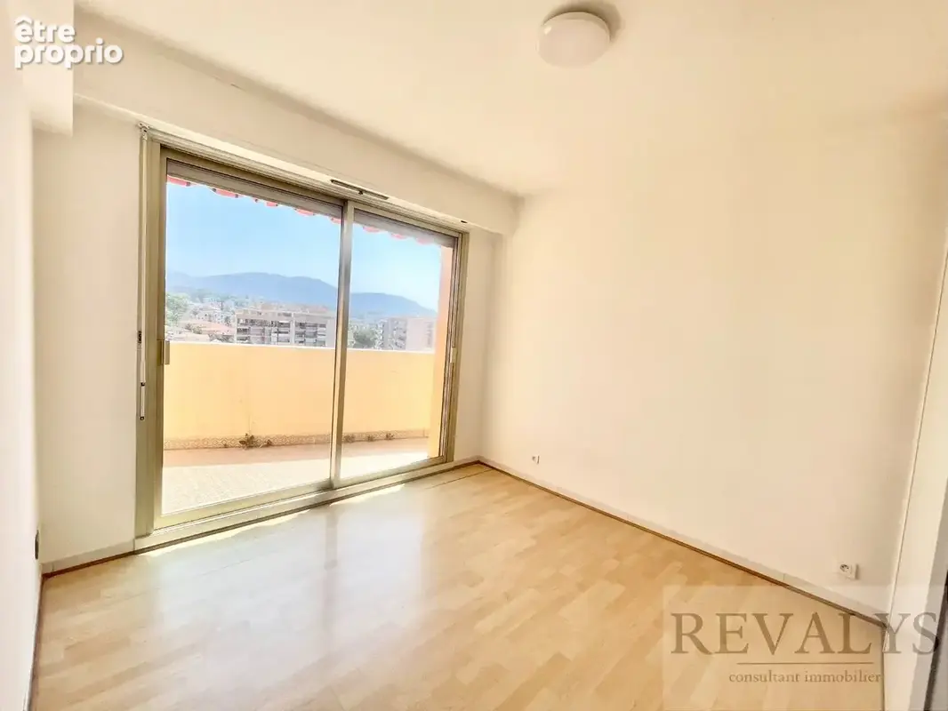 Alpes maritimes (06) - nice nord /st sylvestre - a vendre appartement 4 pieces en avant dernier etage plein sud terrasse 28m2 - photo 8