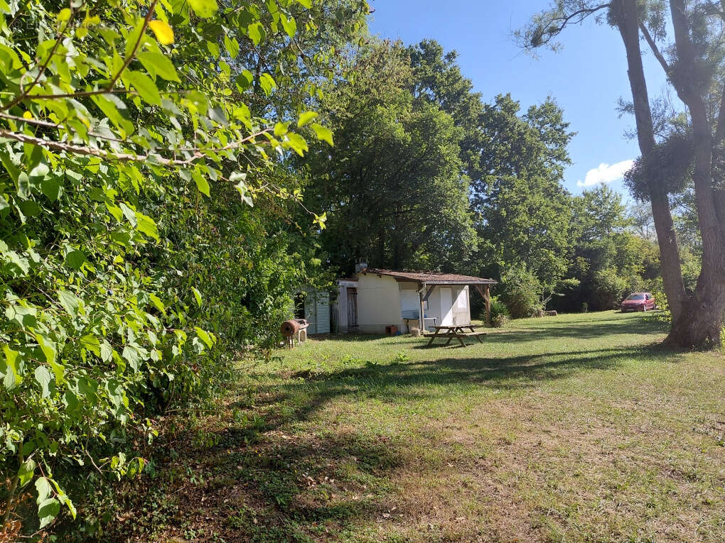 Terrain d'agrement avec chalet et postes de peche - photo 3