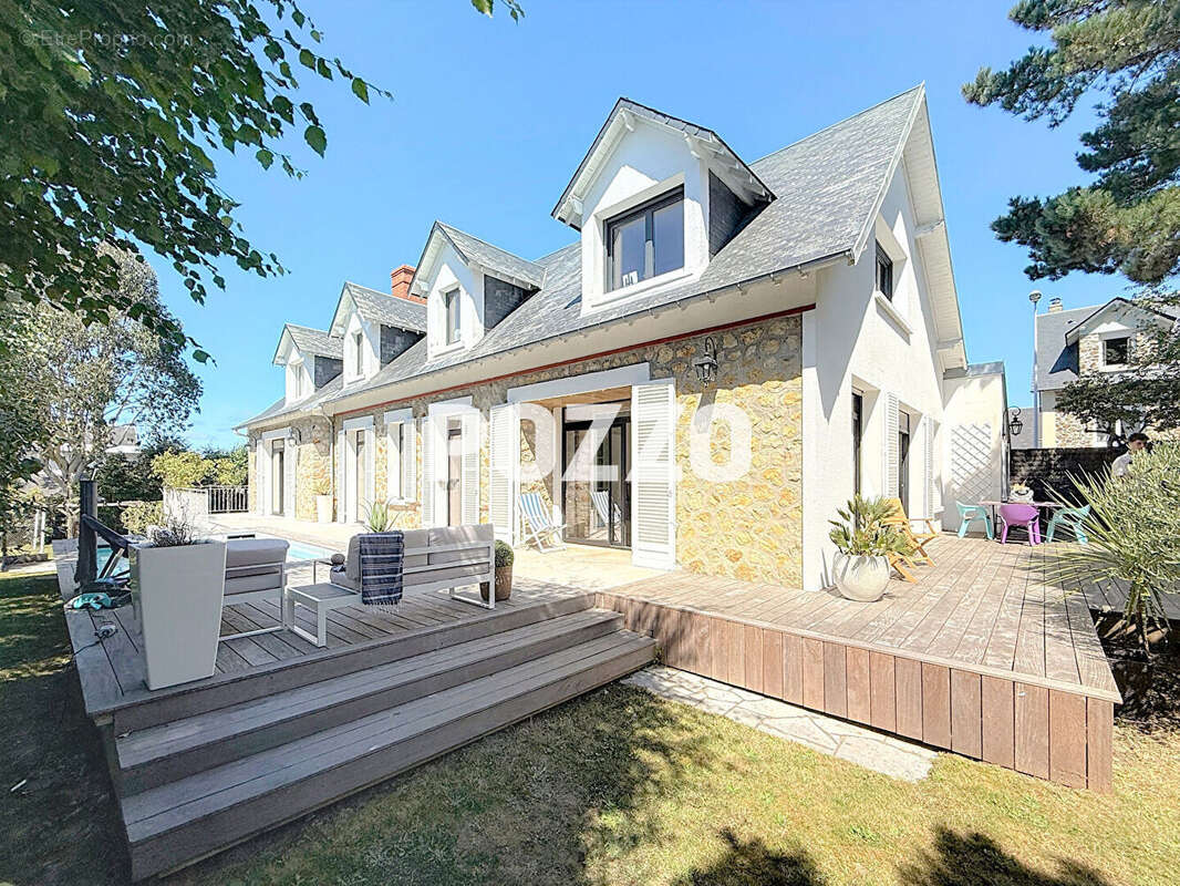 Maison de 7 pièces (323 m²) en vente à DONVILLE LES BAINS - photo 18