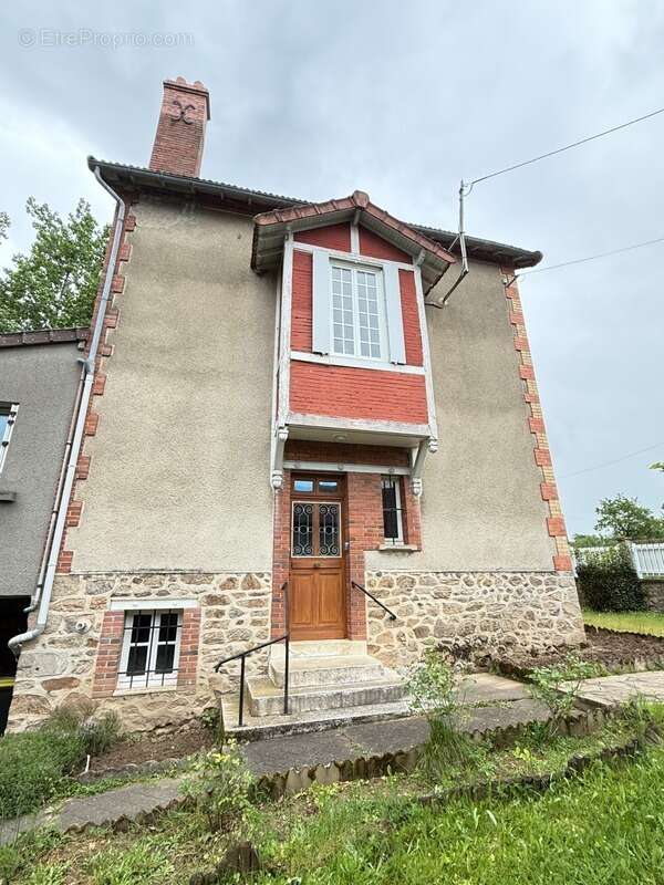 Maison à LA CELLE-DUNOISE