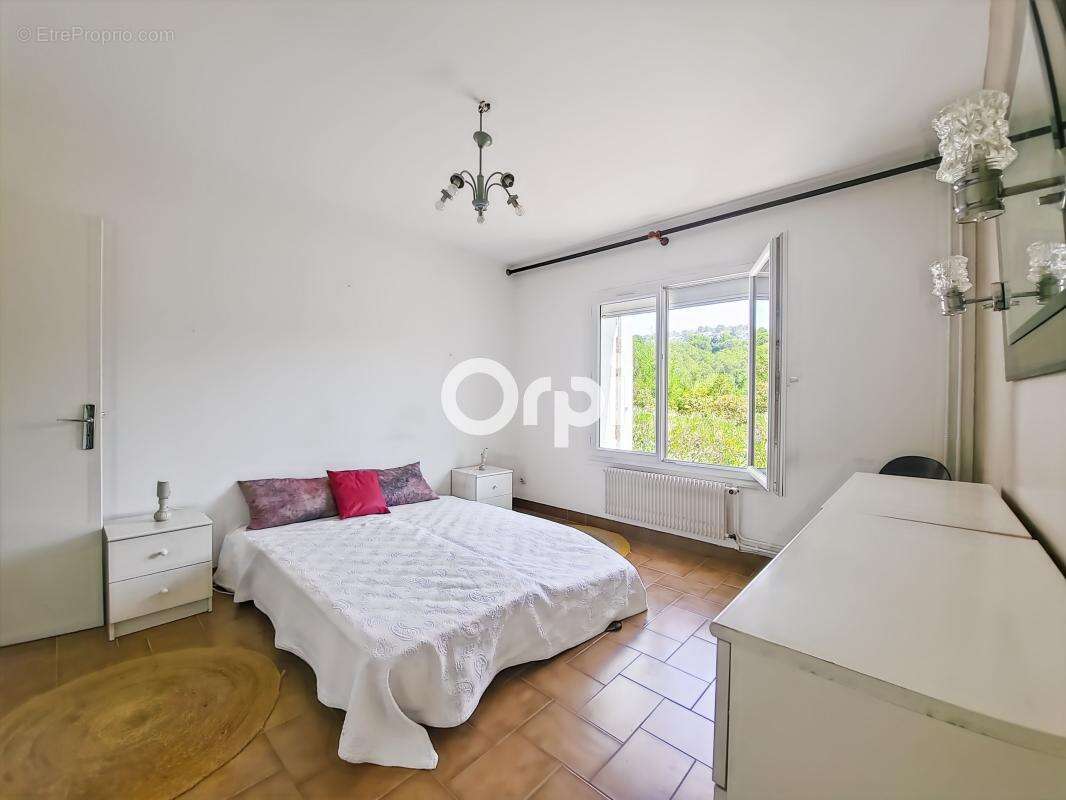 Villa d'architecte de 215 m² – Volumes, luminosité et garage de 65 m² - photo 16