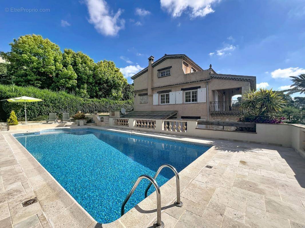 Appartement à MOUGINS