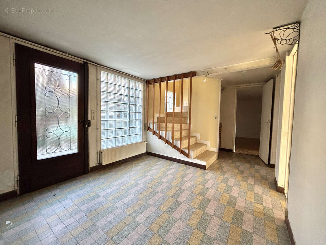 Maison à CRECY-LA-CHAPELLE