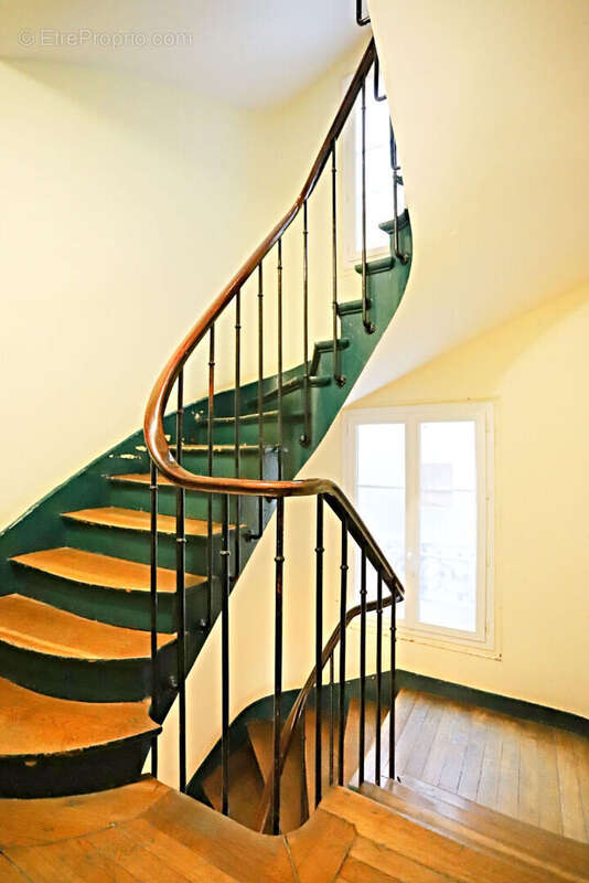 Appartement à PARIS-14E