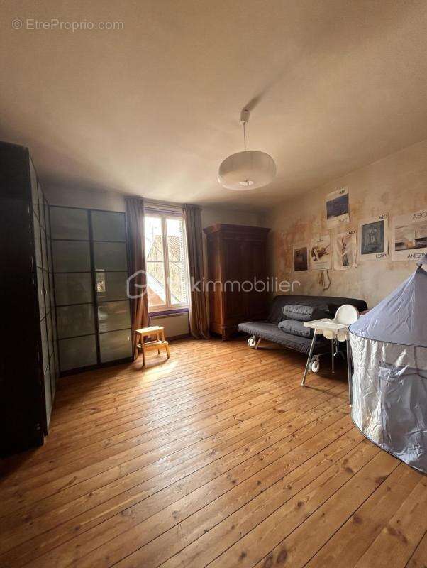 Maison à LUSSAC-LES-CHATEAUX