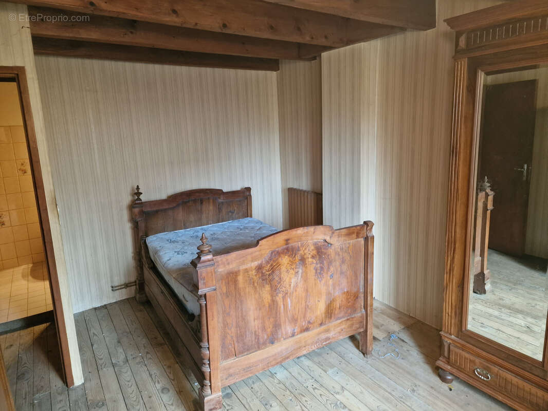 Maison à MURAT-SUR-VEBRE