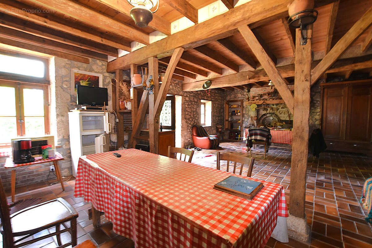 Maison à MONTAIGU-LE-BLIN