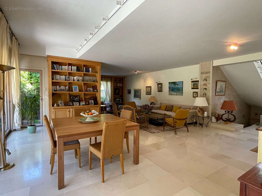 Maison à FEUCHEROLLES