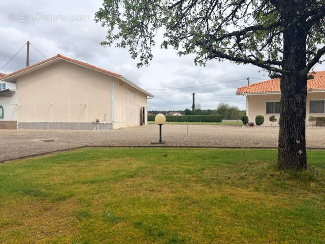 Maison à YGOS-SAINT-SATURNIN
