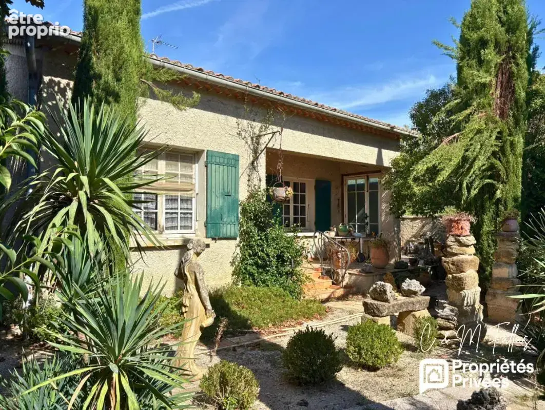 Maison plain pied, garage, jardin arboré, centre village - photo 2
