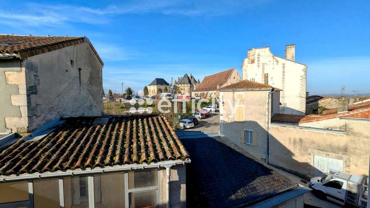 Appartement à BARBEZIEUX-SAINT-HILAIRE