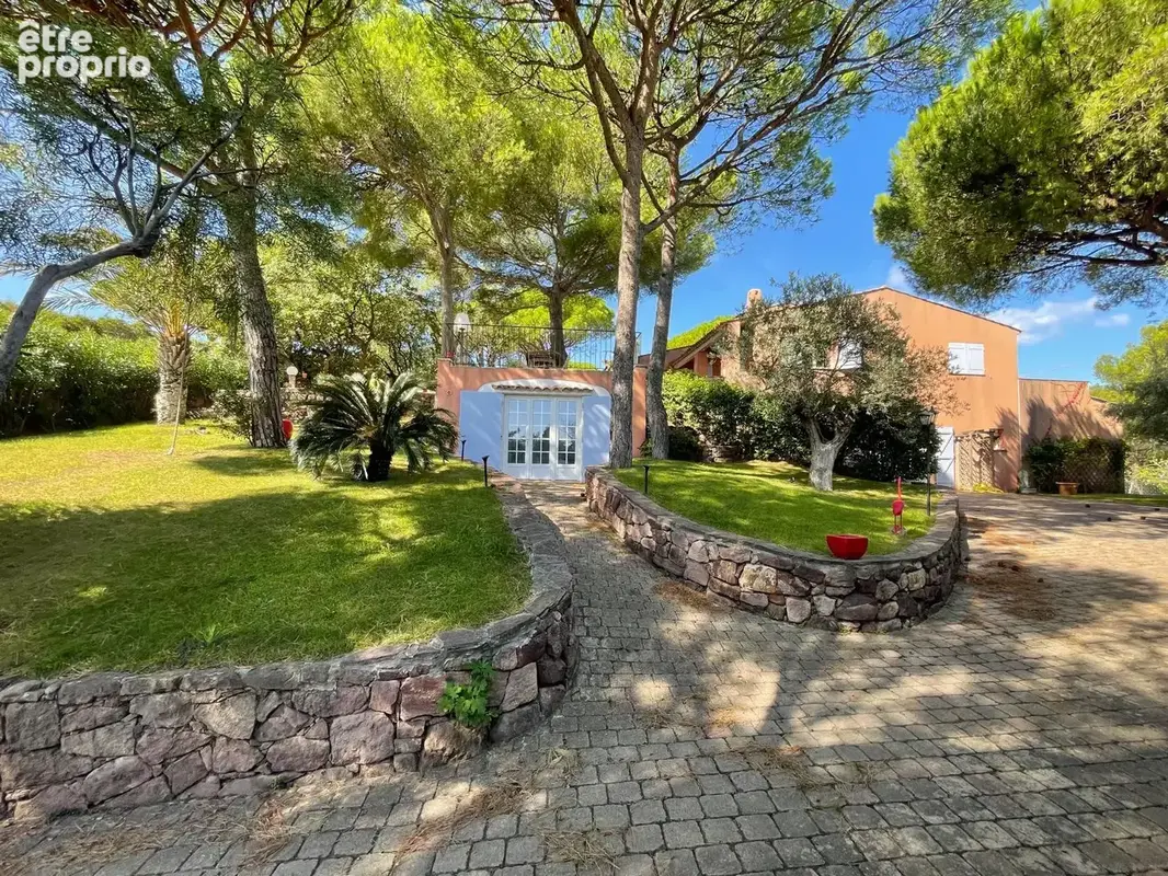 Demeure d’Exception à Sainte-Maxime : Luxe, Vue Mer & Accès Direct à La Plage - photo 6