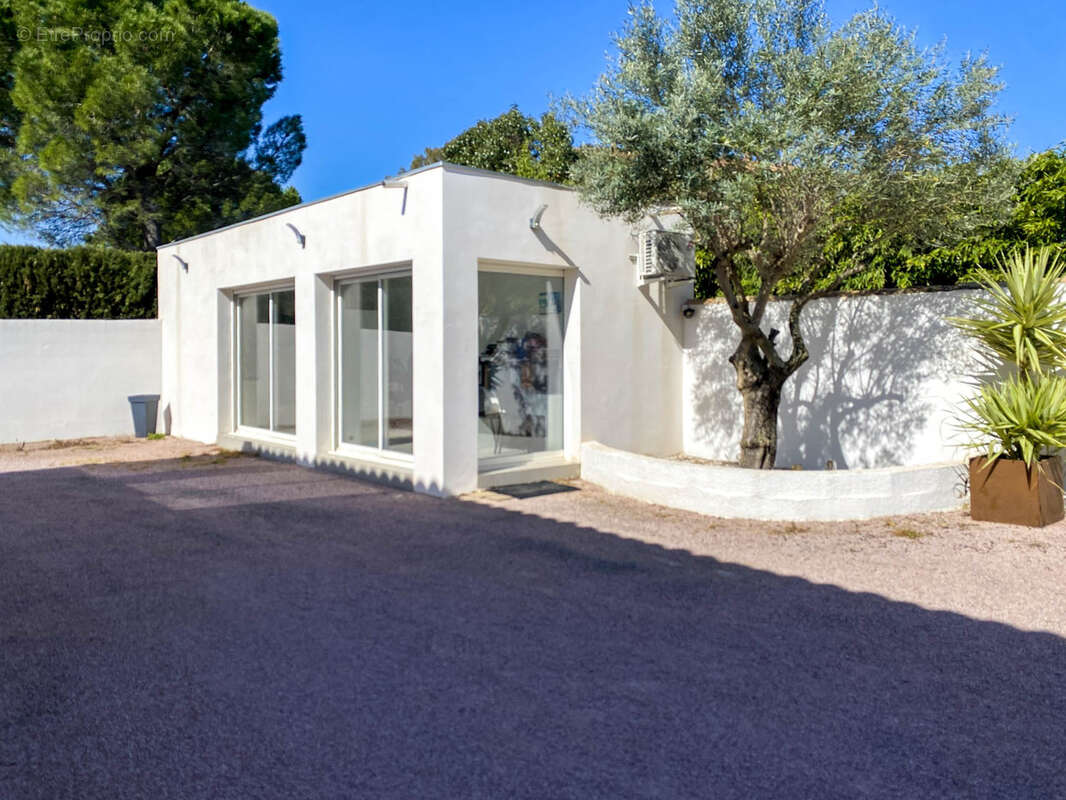 Cournonterral, belle propriété avec vue dégagée sur la garrigue, - photo 15