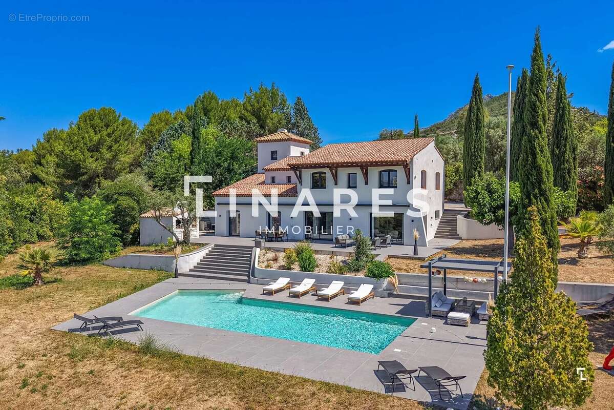L'ICONIQUE - Villa T6 de 343m² - Dépendance - Piscine - Court de tennis - Terrain de 8000m² - 13420 GEMENOS - photo 26