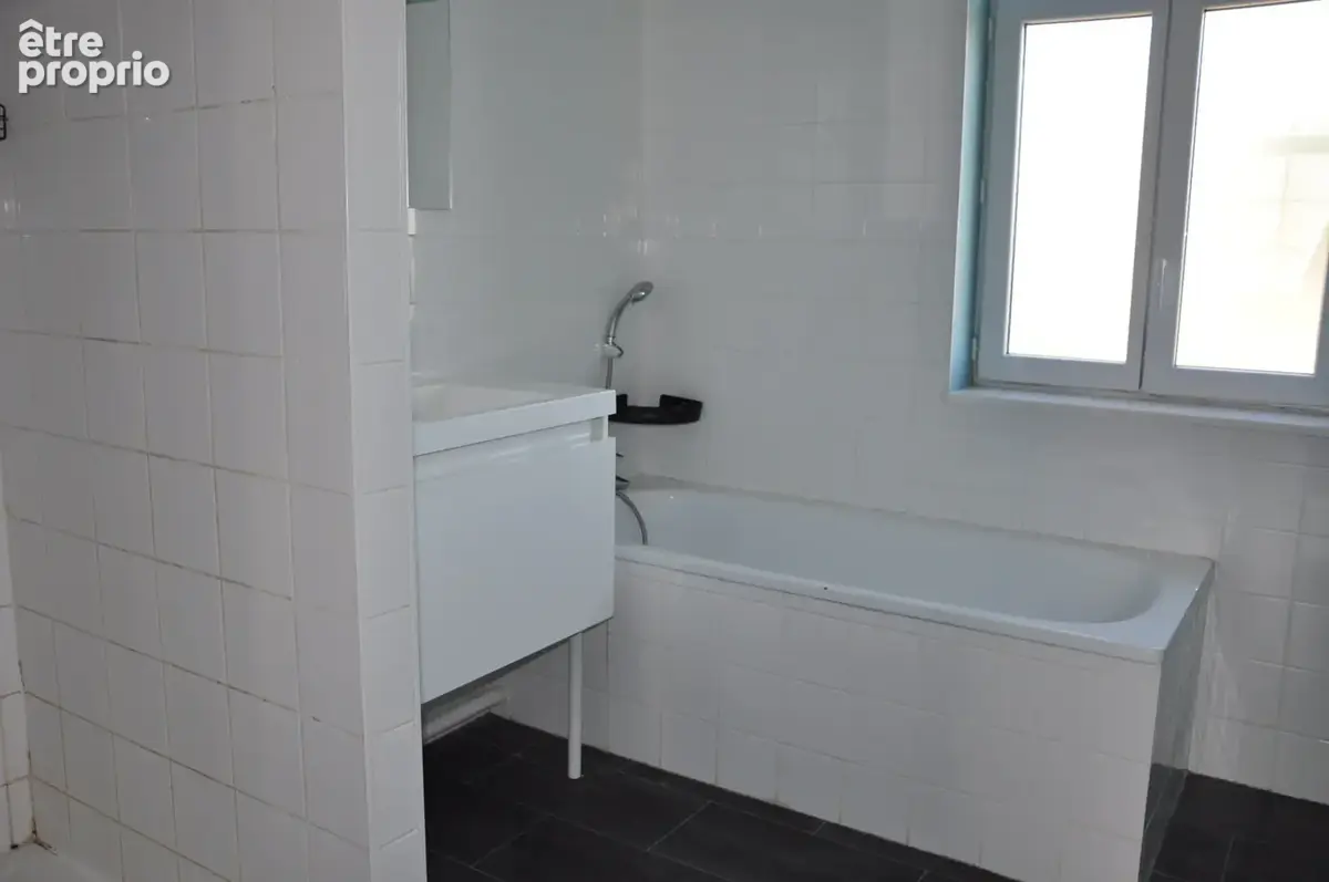 Belle longère de construction traditionnelle, avec 2 chambres (possibilité 3), terrain de 892 m2, proche centr - photo 7