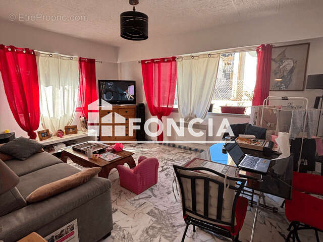 Appartement à SAINT-LAURENT-DU-VAR