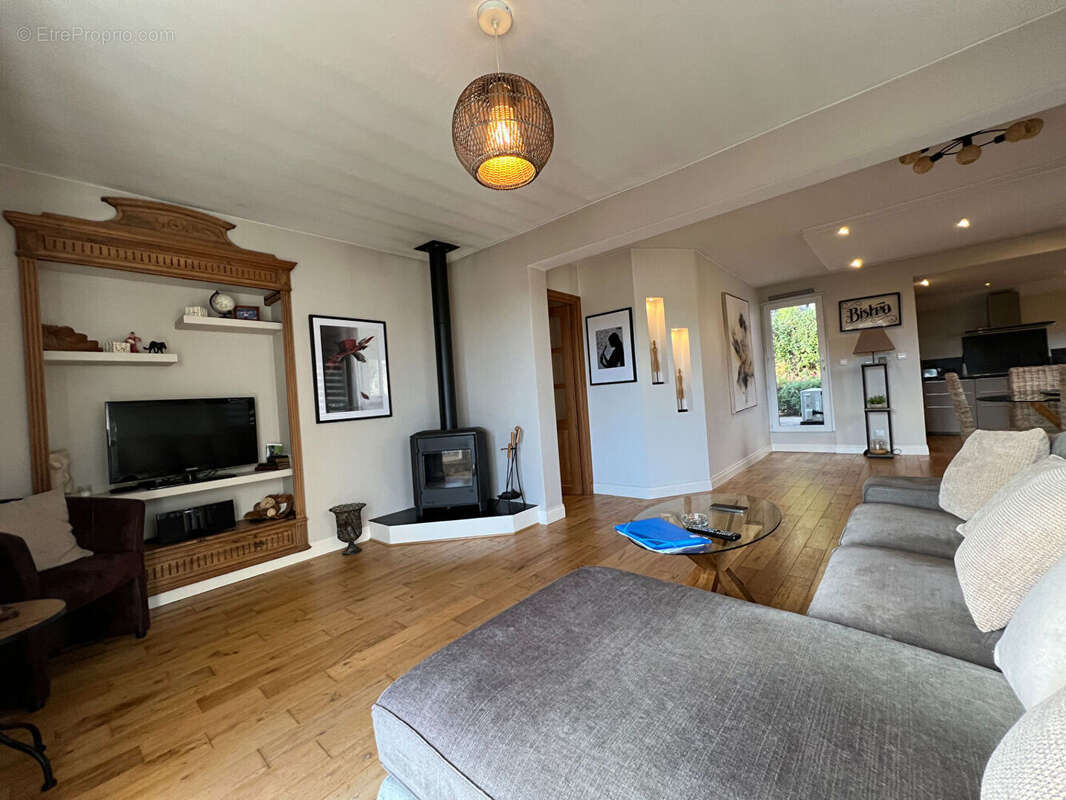 Maison entièrement restaurée avec vue exceptionnelle sur les hauteurs. - photo 6