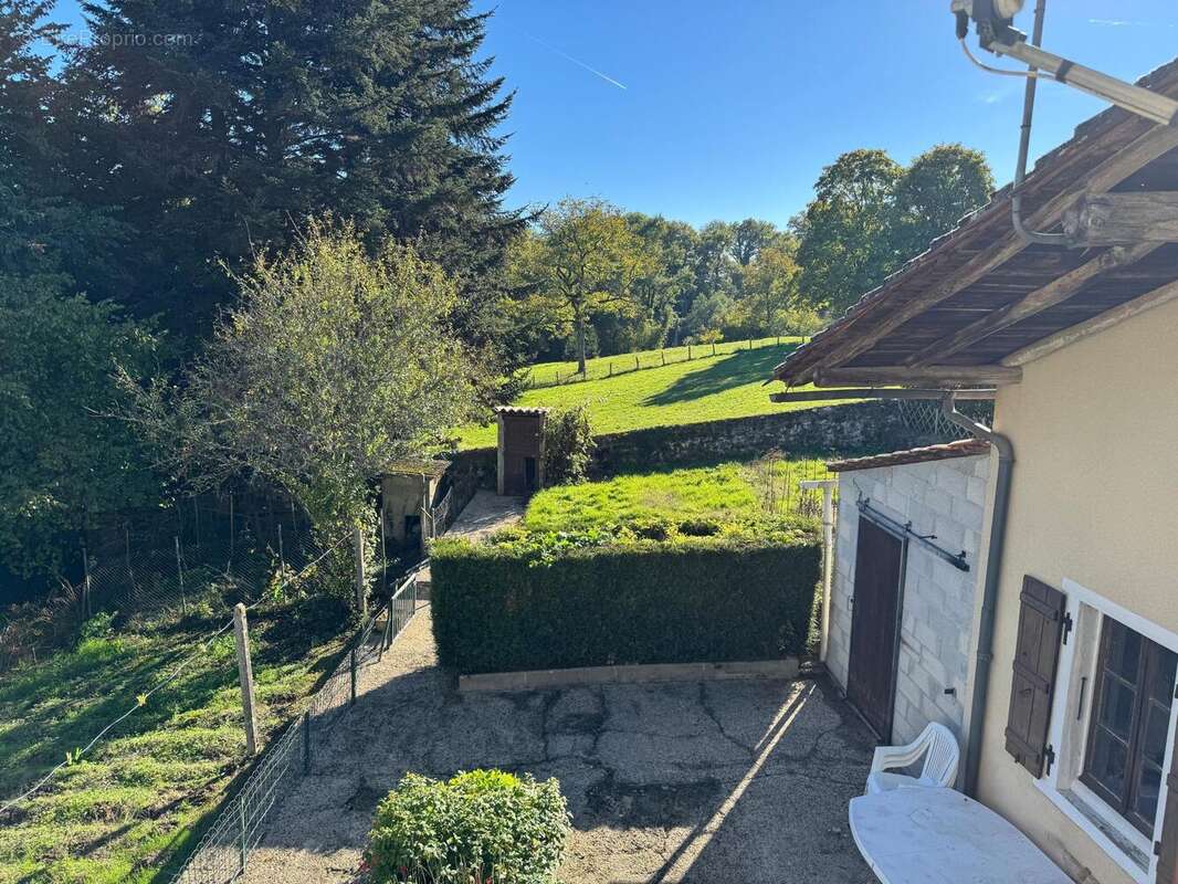 Photo 4 - Maison à LES SALLES-LAVAUGUYON