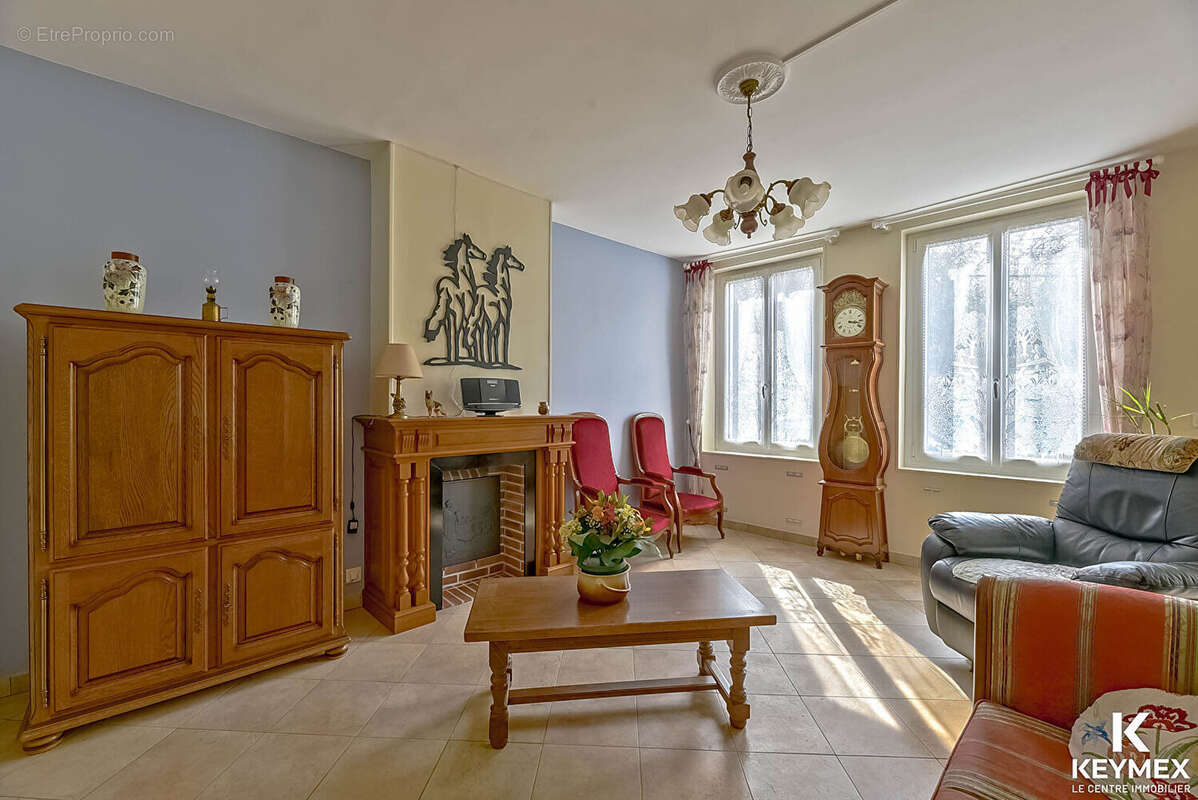 Maison à PUISEUX-LE-HAUBERGER