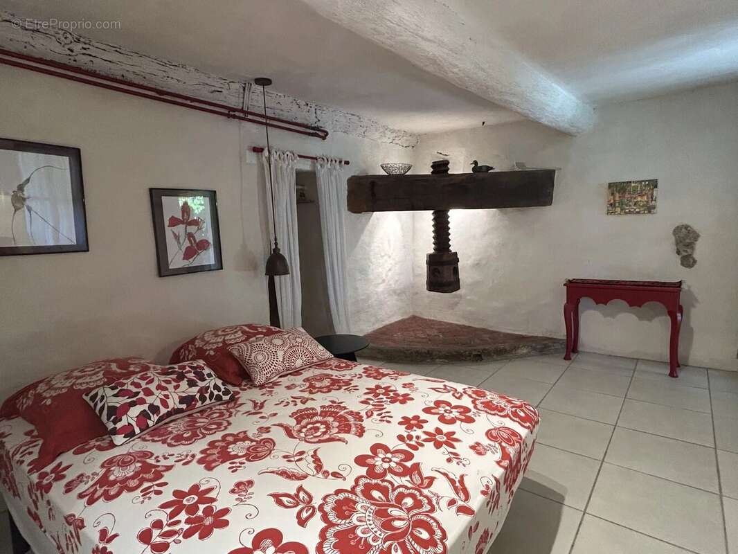 EXCLUSIVITÉ Maison en pierre 335m2 avec 1ha - 04 Alpes-de-Haute-Provence - photo 20
