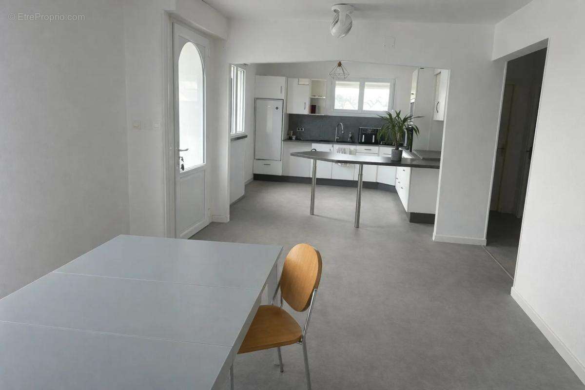 Maison à POMMERIT-LE-VICOMTE