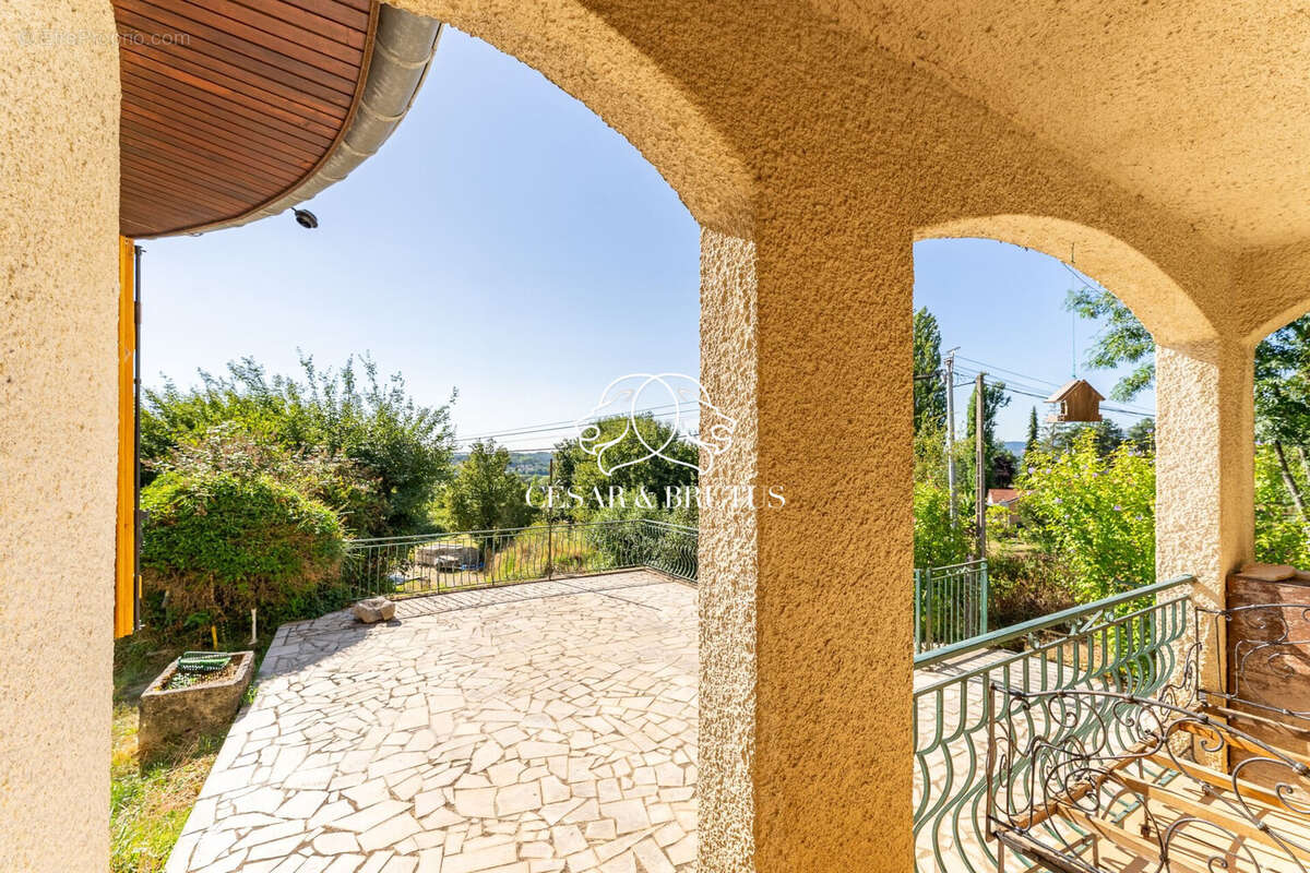 Maison à BOUVESSE-QUIRIEU