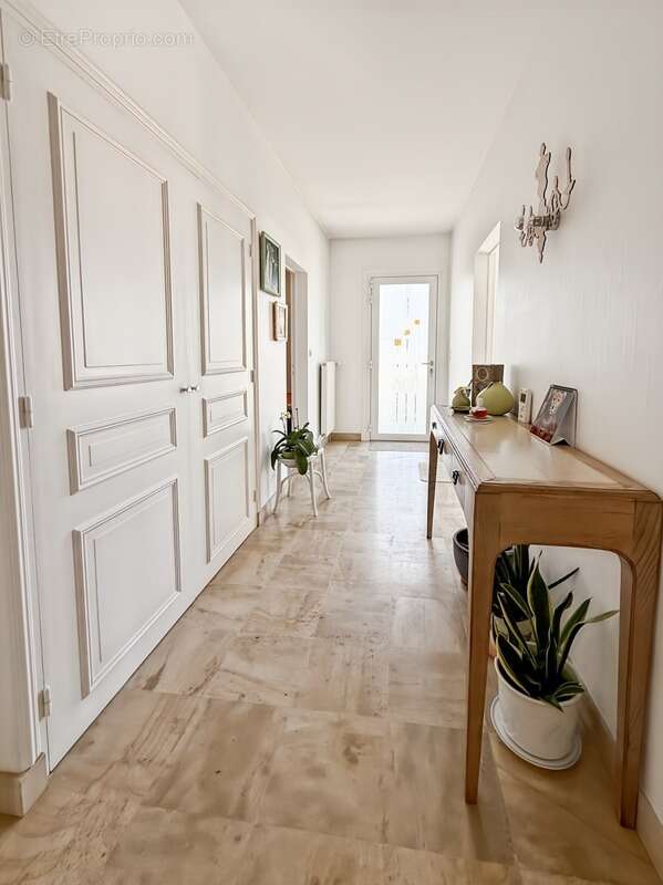 Dept de la Vienne (86) Maison contemporaine de 160 m² – Quartier recherché à l'est de la ville - photo 2