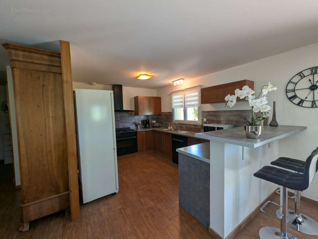 Maison à NEUVELLE-LES-CROMARY