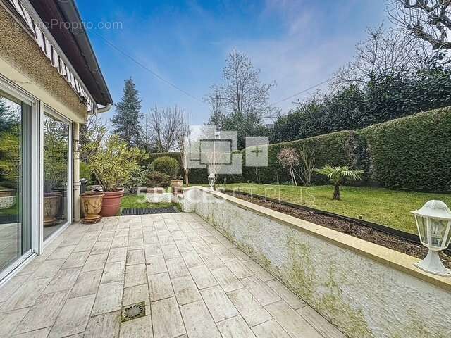 Maison à LA CELLE-SAINT-CLOUD