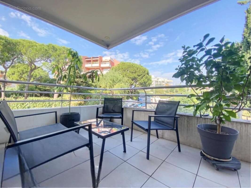 Appartement à SAINT-LAURENT-DU-VAR