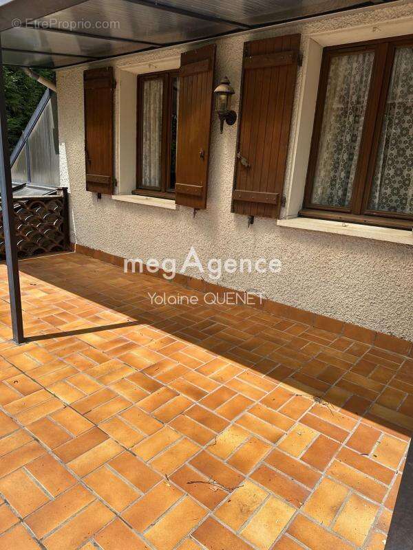 Maison à LACROIX-BARREZ