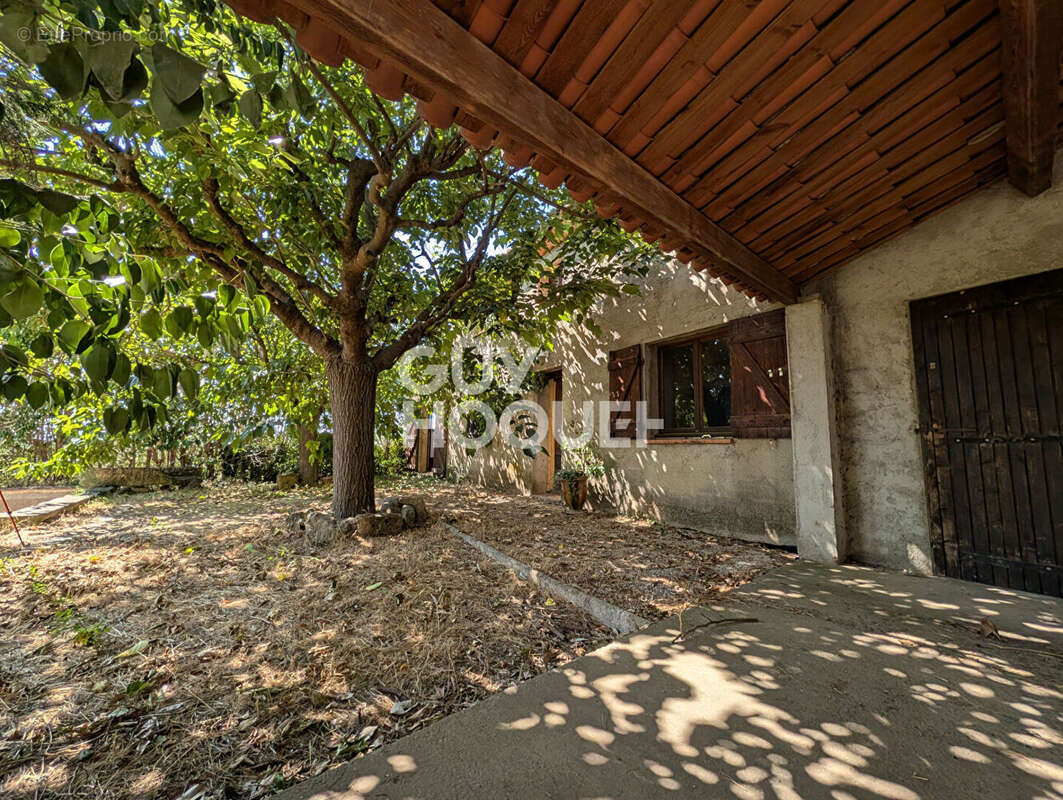 Maison ancienne à rénover avec grand terrain et piscine à Les Taillades - photo 2