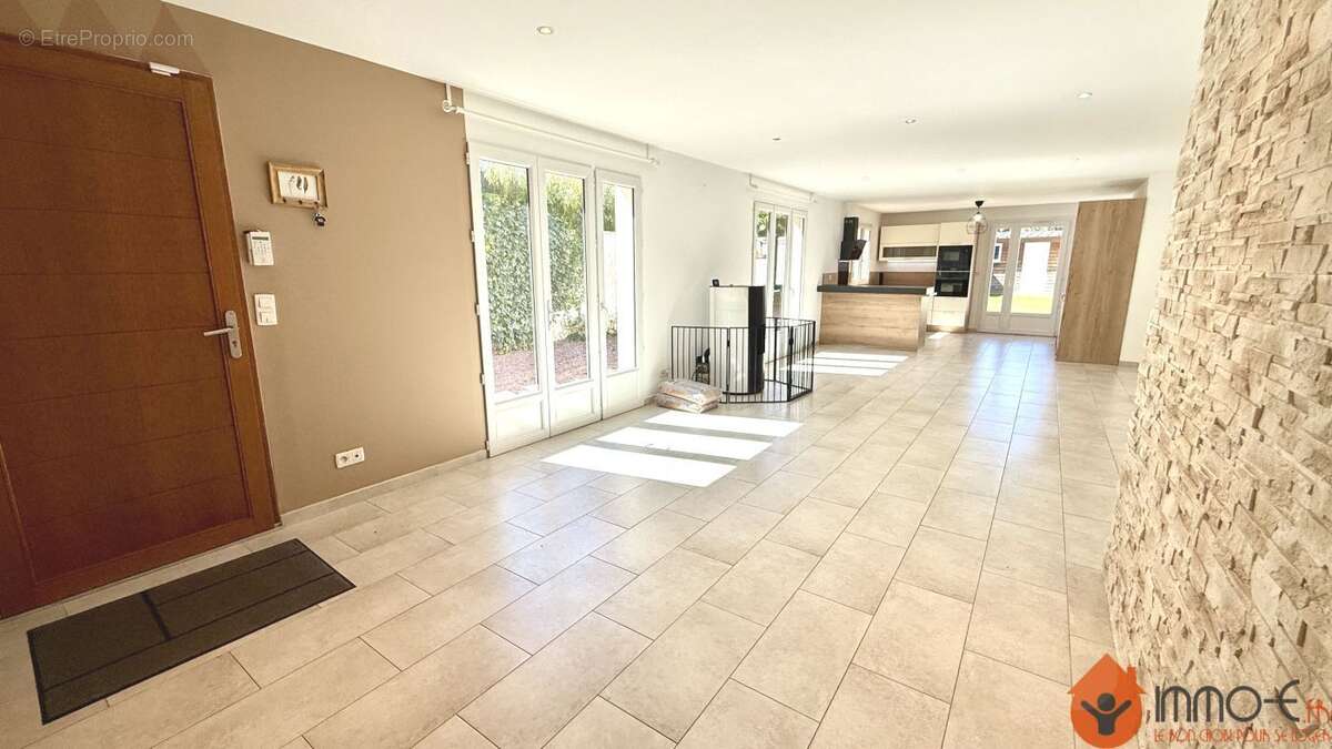 Maison à MAGNY-LE-HONGRE