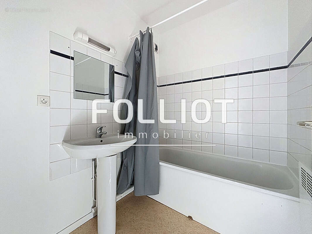 Appartement à DONVILLE-LES-BAINS